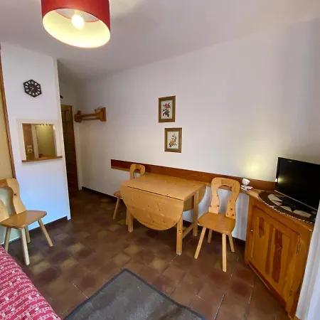 Calme A Avec Parking Prive, Proche Centre Apartment Chatel